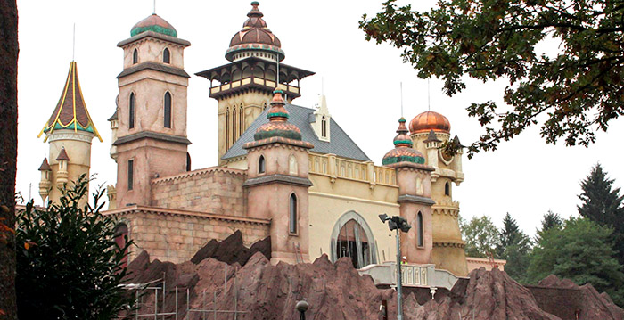 Voorgevel van nieuwe Efteling-attractie Symbolica uit de steigers