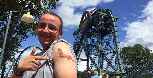 Efteling-fan (23) laat Baron 1898 op zijn arm tatoeëren: 'Mijn ouders weten van niks'