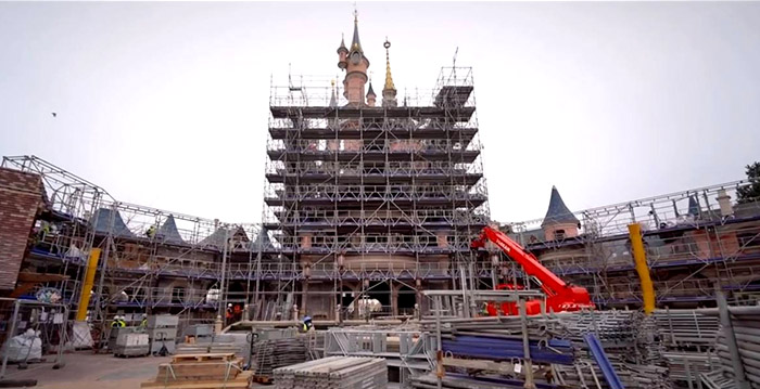 Foto's: renovatie van Disney-kasteel in Disneyland Paris gestart
