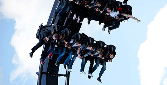 Vrijevalachtbaan Efteling gaat over de kop