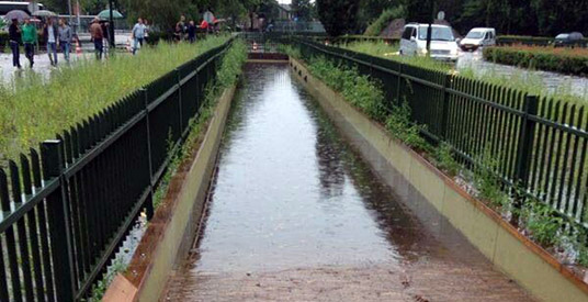 Noodweer zet ingang Efteling onder water