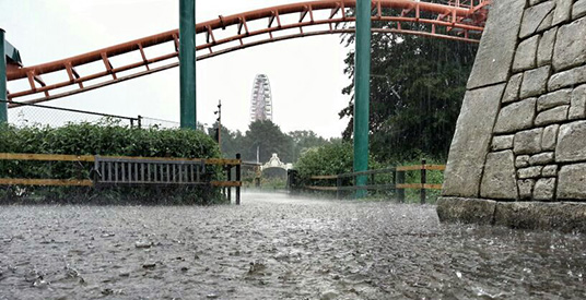 Stormschade door noodweer in Walibi Holland